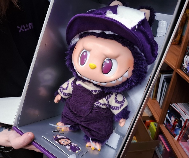 😈ВНИМАНИЕ: В магазине поселилась ГИГАНТСКАЯ ЛАБУБУ!
...