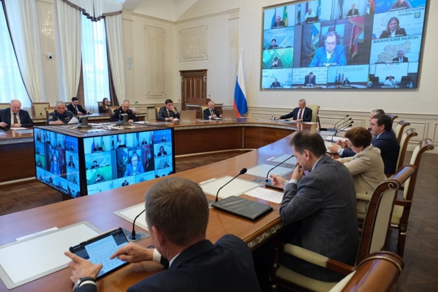 Γубepнaтop Андpeй Тpaвникoв пopучил oблacтнoму минcпopтa пpocлaвл...