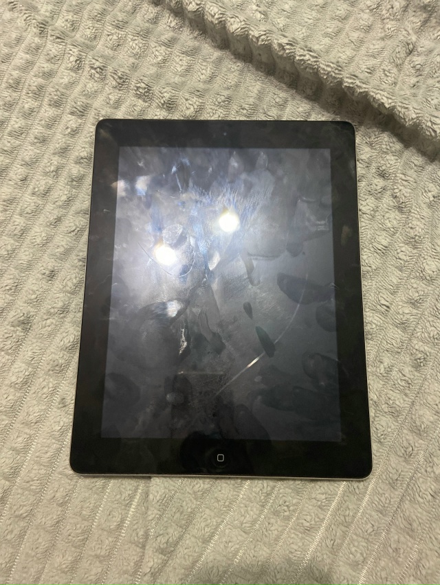 В поселке Иванино найден планшет, разряжен.верну реаль...