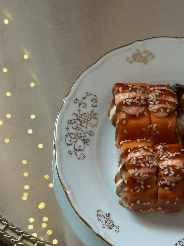 Роллы в выходные - база.
Роллы из [club20225163|«Там, где прав?...