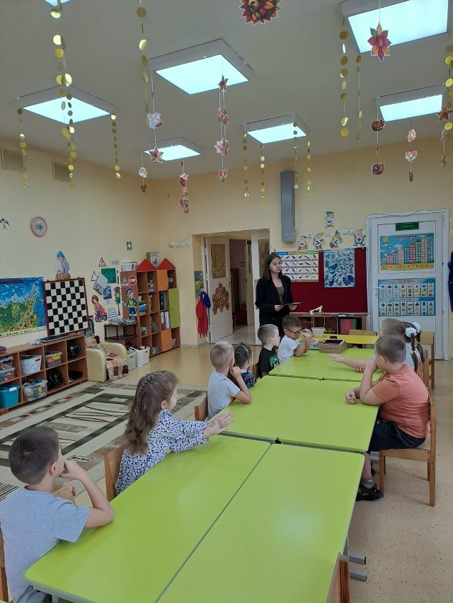 11 ноября библиотекарь Детской библиотеки им. В.Г. Сутее...