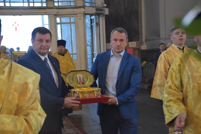 В Смоленск доставлен ковчег с мощами святителя Тихона,...