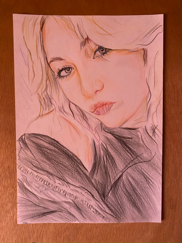 Карандашами и пастелью рисовал .
В цифре в основном на ?...