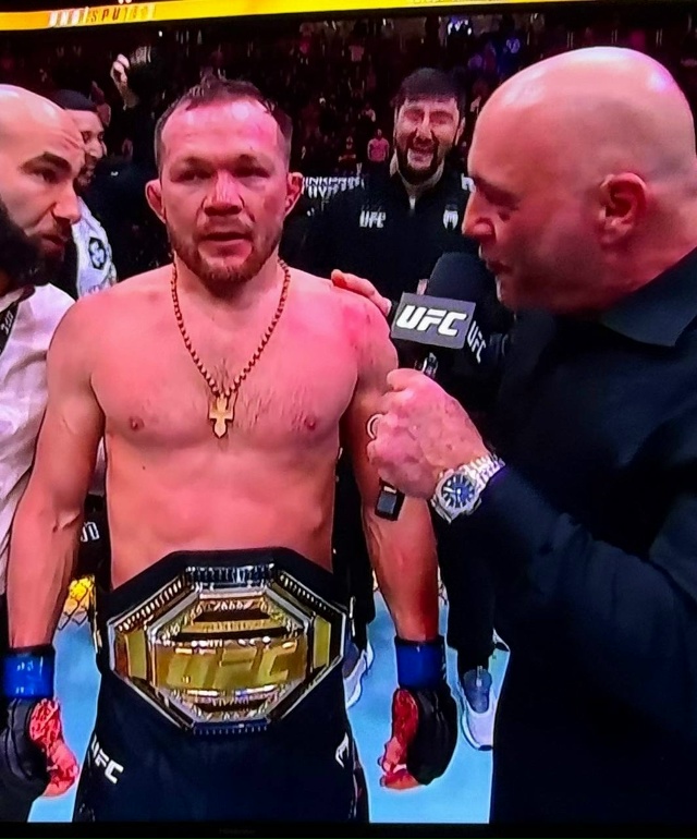 ❗️Пётр Ян победил Мераба Двалишвили в главном бою UFC 32...