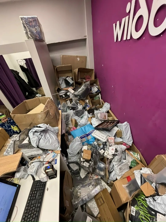 Работа на ПВЗ, это АД‼️
Каждый день по 50
коробок поста...