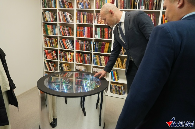 Рабочий визит: от храма до библиотеки. И.о. министра стр...