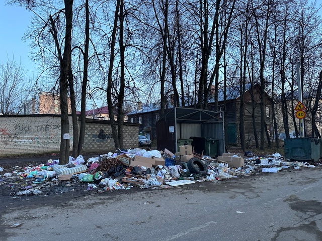 ❓ До каких пор
Антисанитария на ул. Лопатина будет леж...