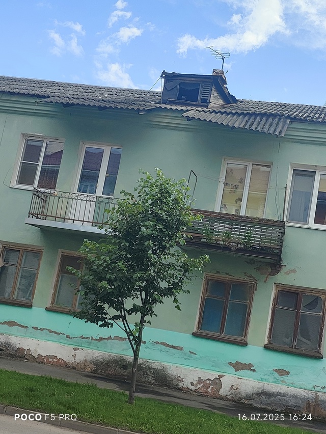 Здравствуйте. Ул Энгельса 9, опасно ходить по тратуару, ...