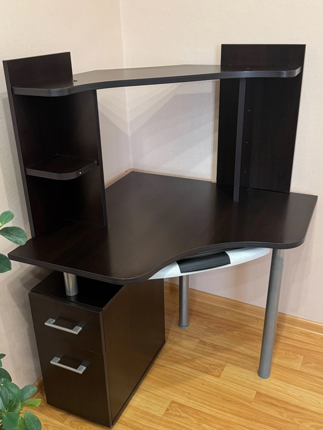 Анонимно.Отдам стол даром
Тел: 89619364698