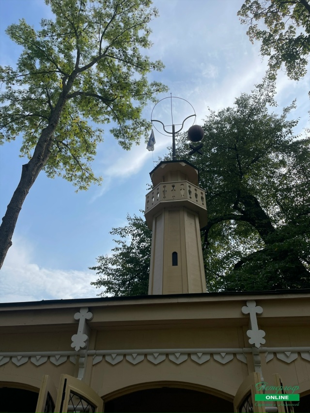 Вокруг Фермерского дворца