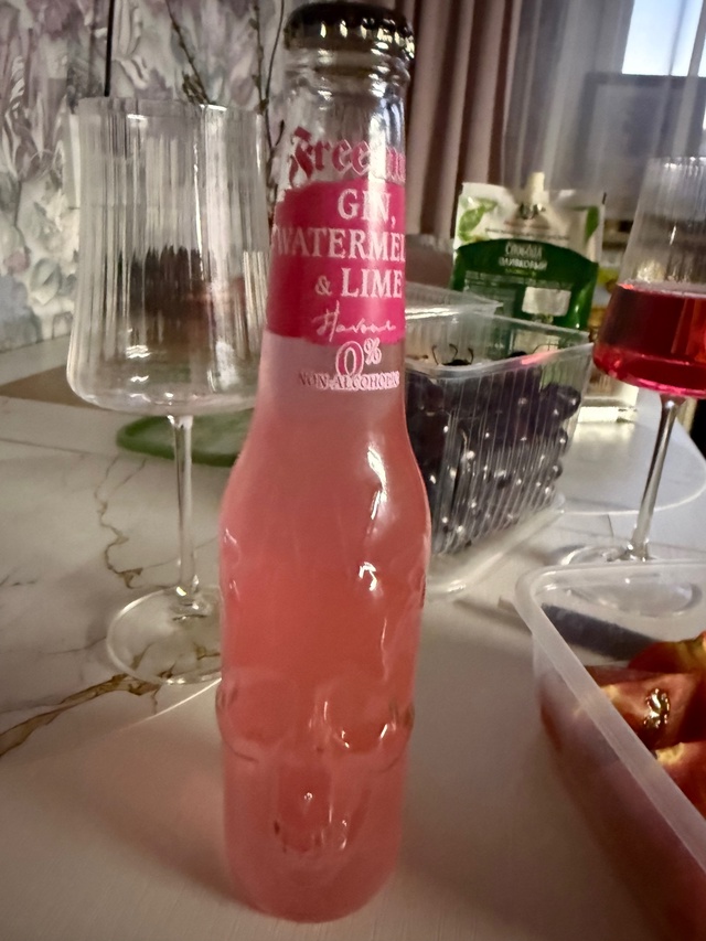 Напиток безалкогольный
Сильно газированный со вкусом...