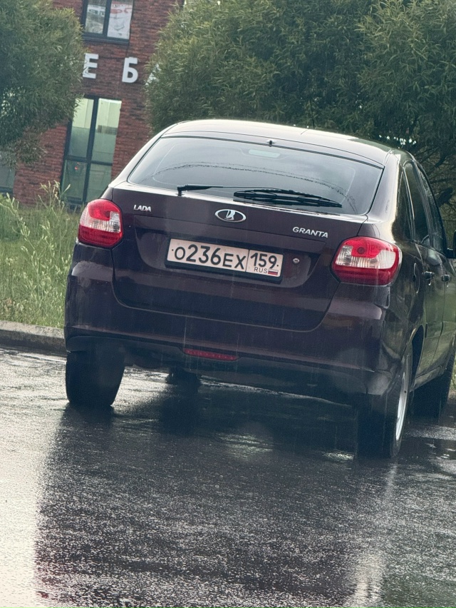 Владелец данного авто , в вас въехали и благополучно св...