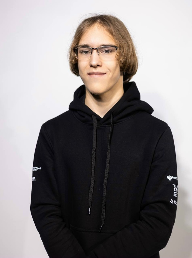 Александр Захаров, десятиклассник из школы «Росток» в ...