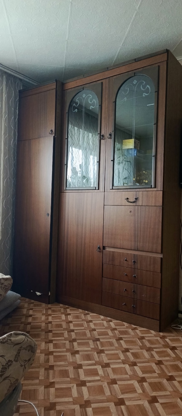 Админчик пропусти пожалуйста 🙏Отдадим в дар стенку. Т...