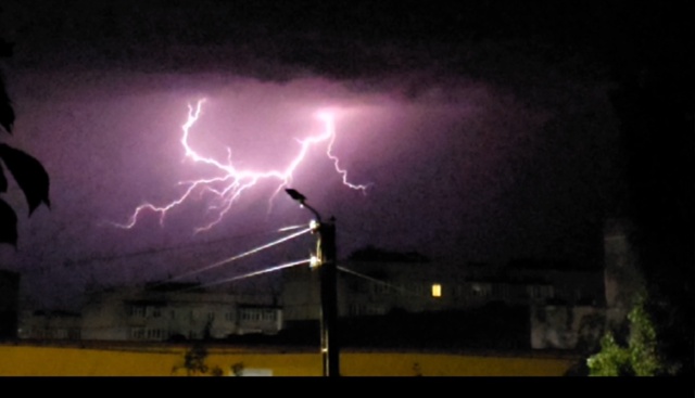 Ночная гроза 🌩️
Фото от подписчицы