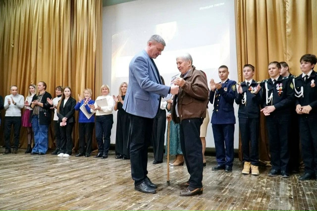 В преддверии Дня добровольца поздравил евпаторийских ...