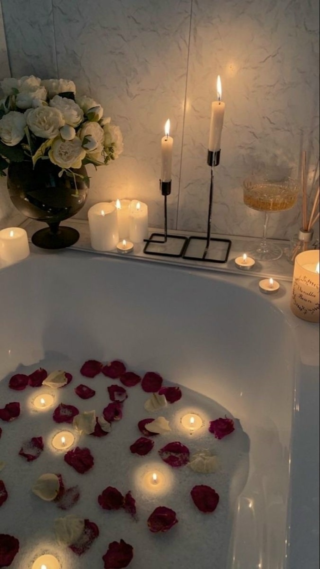 Когда очень любишь ванну и свечи.