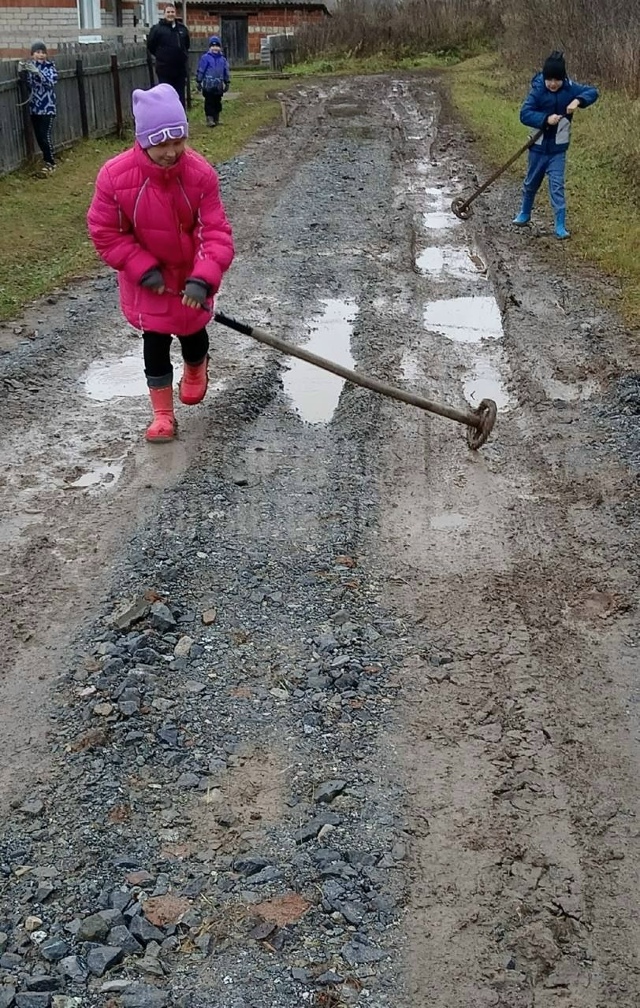 В Есауле вспомнили cоветскую забаву
Местные школьник?...