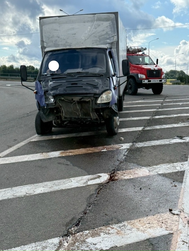 Сбили мотоциклиста на М8 у Ельциновской.