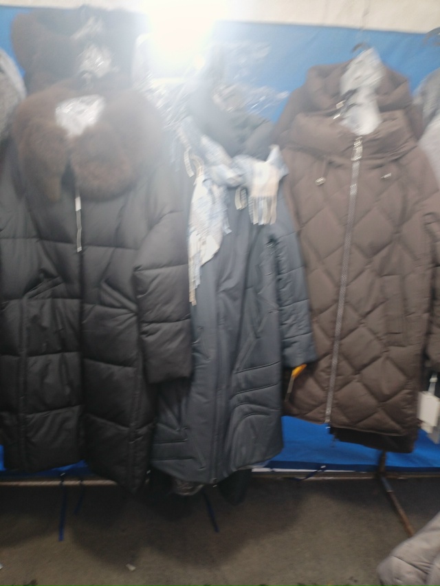 На территории Октябрьского рынка по ул. ЛОПАТИНА Д. 11 с ...