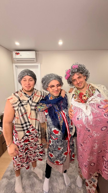 Подруги на Новогоднем корпоративе 😂