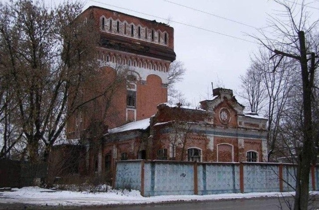Водонапорную башню на Бугрова отреставрируют.
Сейчас...