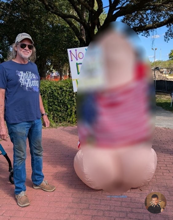 61-летнюю американку арестовали за костюм в виде надувн...