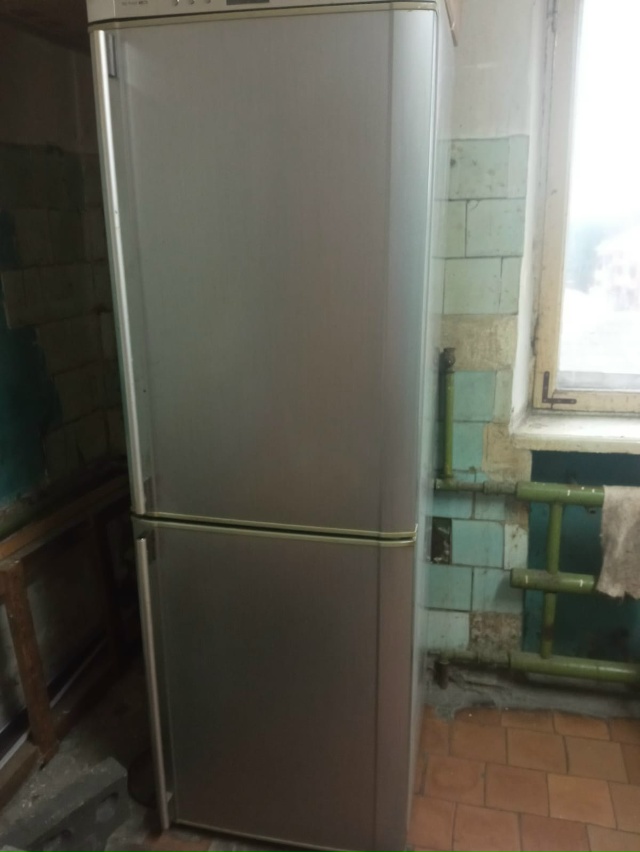 Отдам нерабочий холодильник на зап.части...