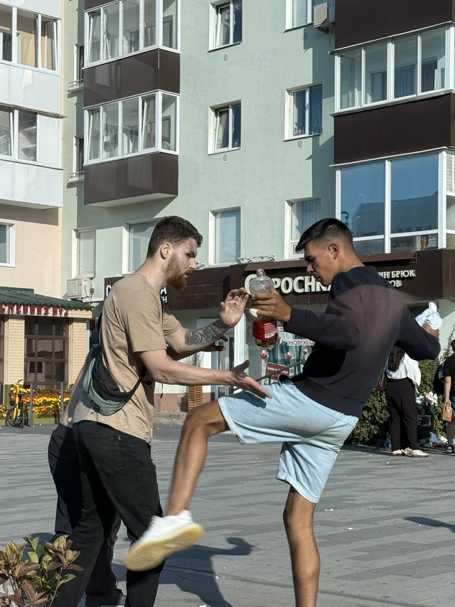 Здравствуйте, в 8:30 произошла драка у цума.
Все это очев?...