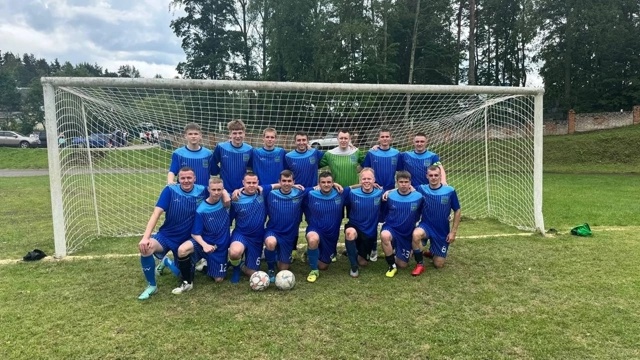 Островские футболисты уверенно лидируют в своей групп...