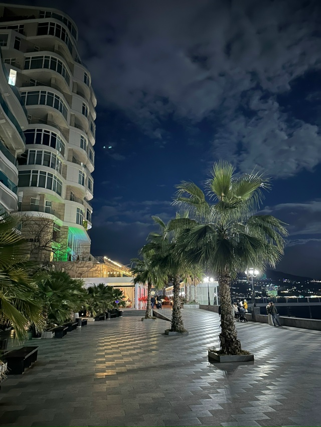 Вечерняя Ялта 🏙️ 3.12.2025