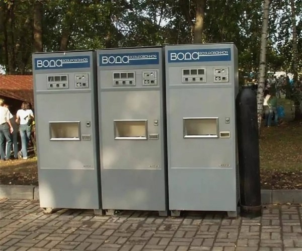 Один стакан на всех, и никаких вирусов. Кто в теме? 😂