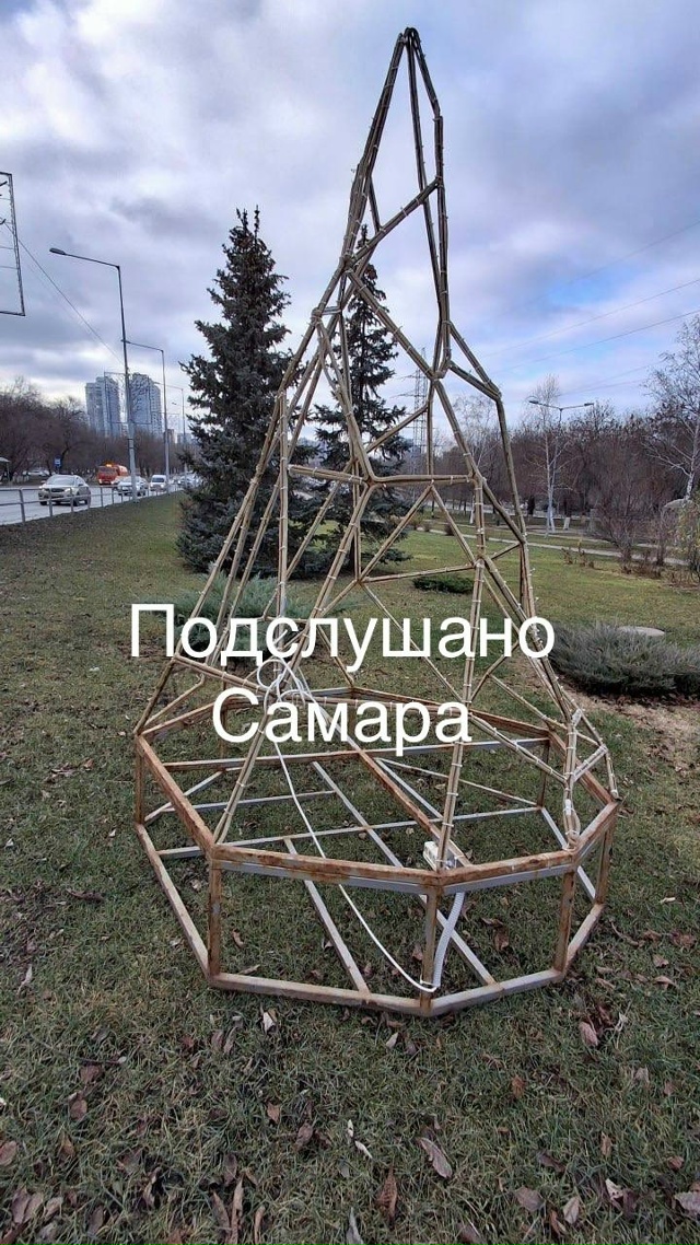 Жители Самары жалуются на ржавые новогодние декорации...