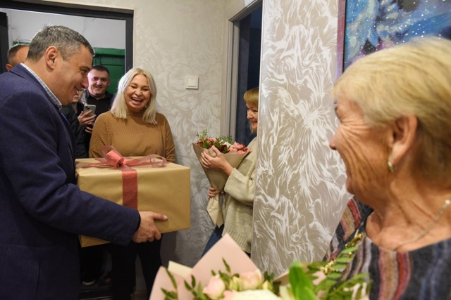 ⚡️Хинштейн встретился с жильцами пострадавших в резу...