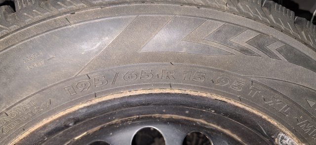 Продам комплект зимней резины Nordman Nordman + 195/65 R15 на диска...