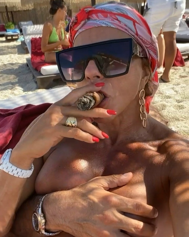 55 - летняя проститутка после 30-летнего стажа наконец-то...