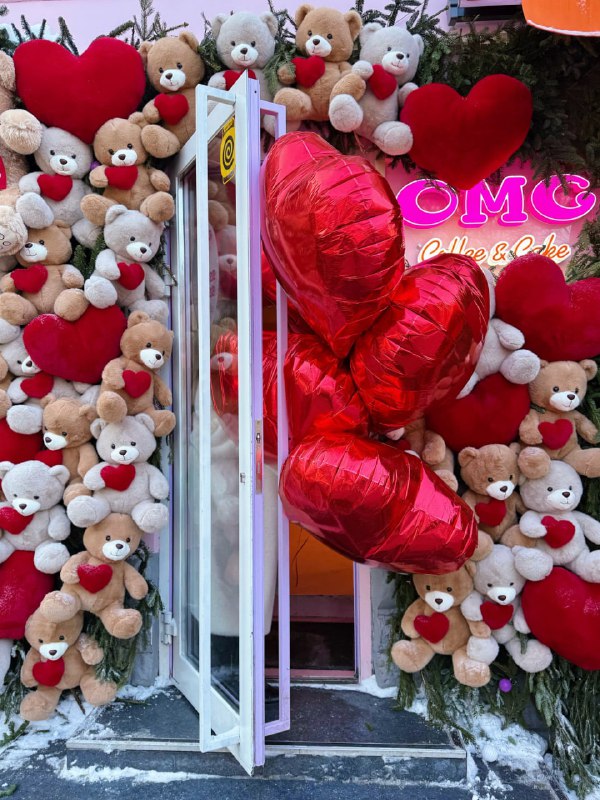 Ой, милота: OMG Coffee уже украсили входную зону к 14 февраля!
Идём туда фоткаться 🤯
📍Ермолаевский