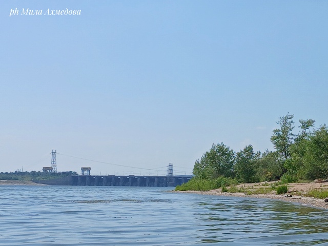 Виды с полуострова на наш город, Жигулевские горы.?
Вч...