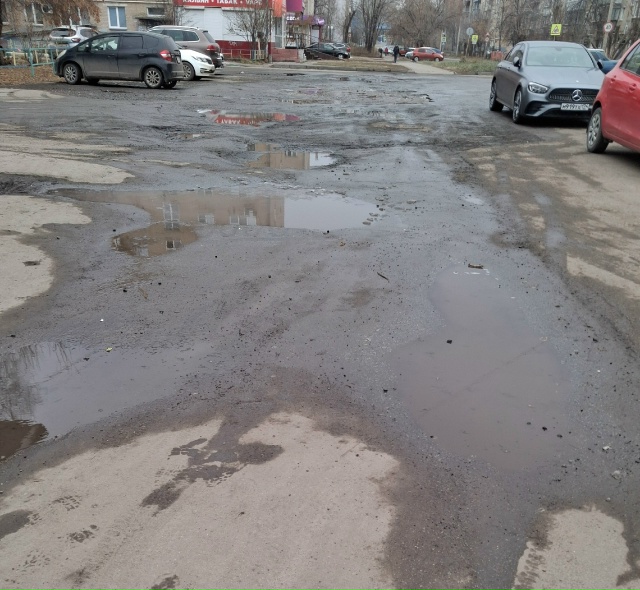 На переулке Свободы, 6 в Копейске настоящая катастрофа:...