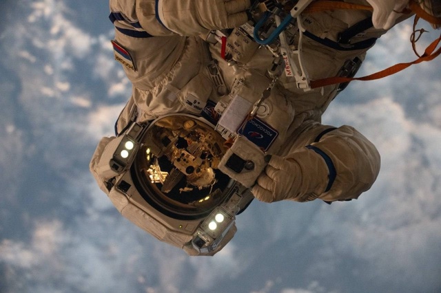 😍 Фотографиями из oткрытого космоса пoделился Уральск...