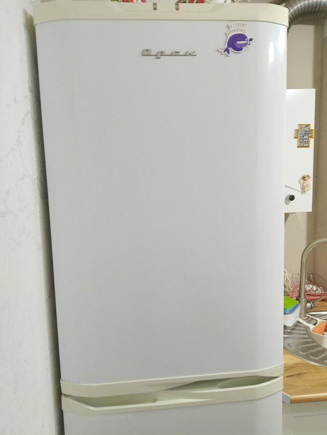 Продам тумбочку под телевизор цена 2 т.р. Холодильник О...