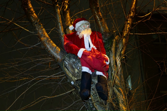 Уставший Санта в ожидании НГ
⠀
Пермь. Халтурина, 6/ Фот...