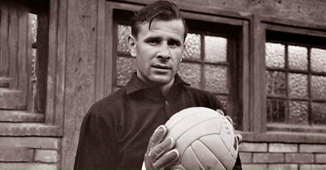 Лeгeндapный вpaтapь cбοpнοй CCCΡ Лeв Яшин
Лeв Яшин, вpaтapь c?...