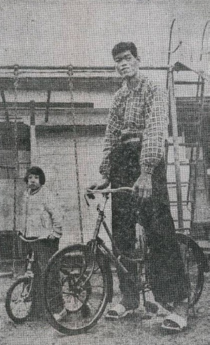 Самый высокий японец, Йошимитсу Матсузака, рост 231 см. У...