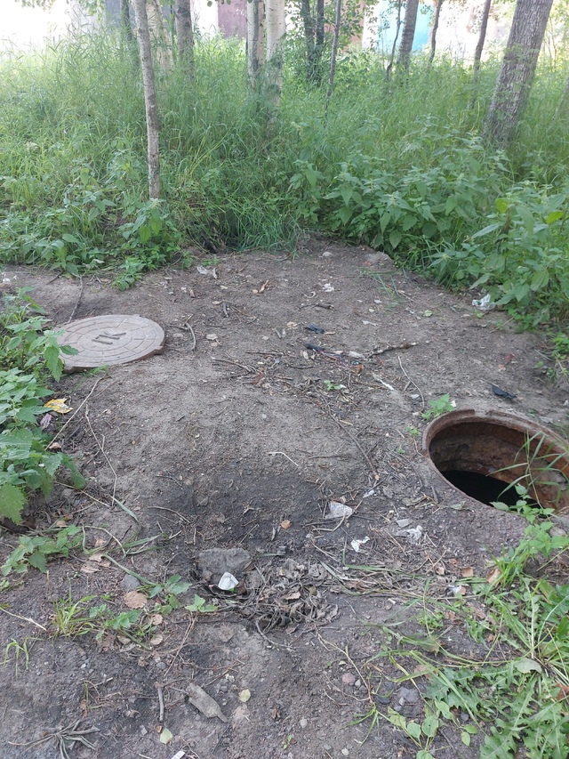 Металлургов 66 с торца открытый колодец, не огорожен, о?...