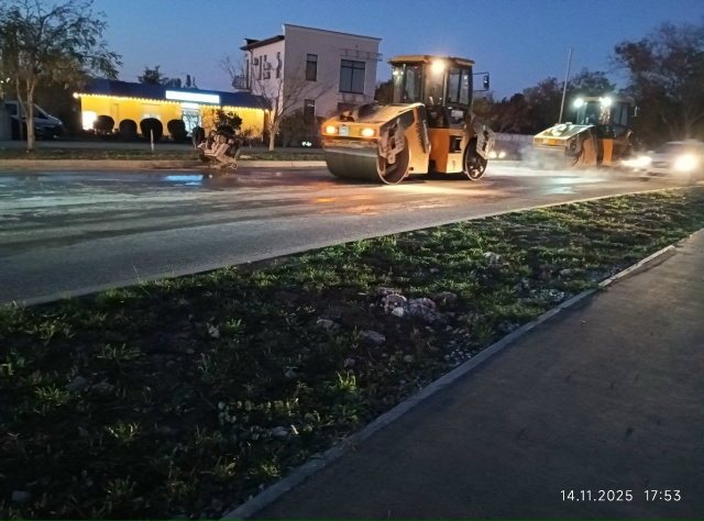 Аллея Дружбы
Темнота не мешает Азимуту укладывать вер...