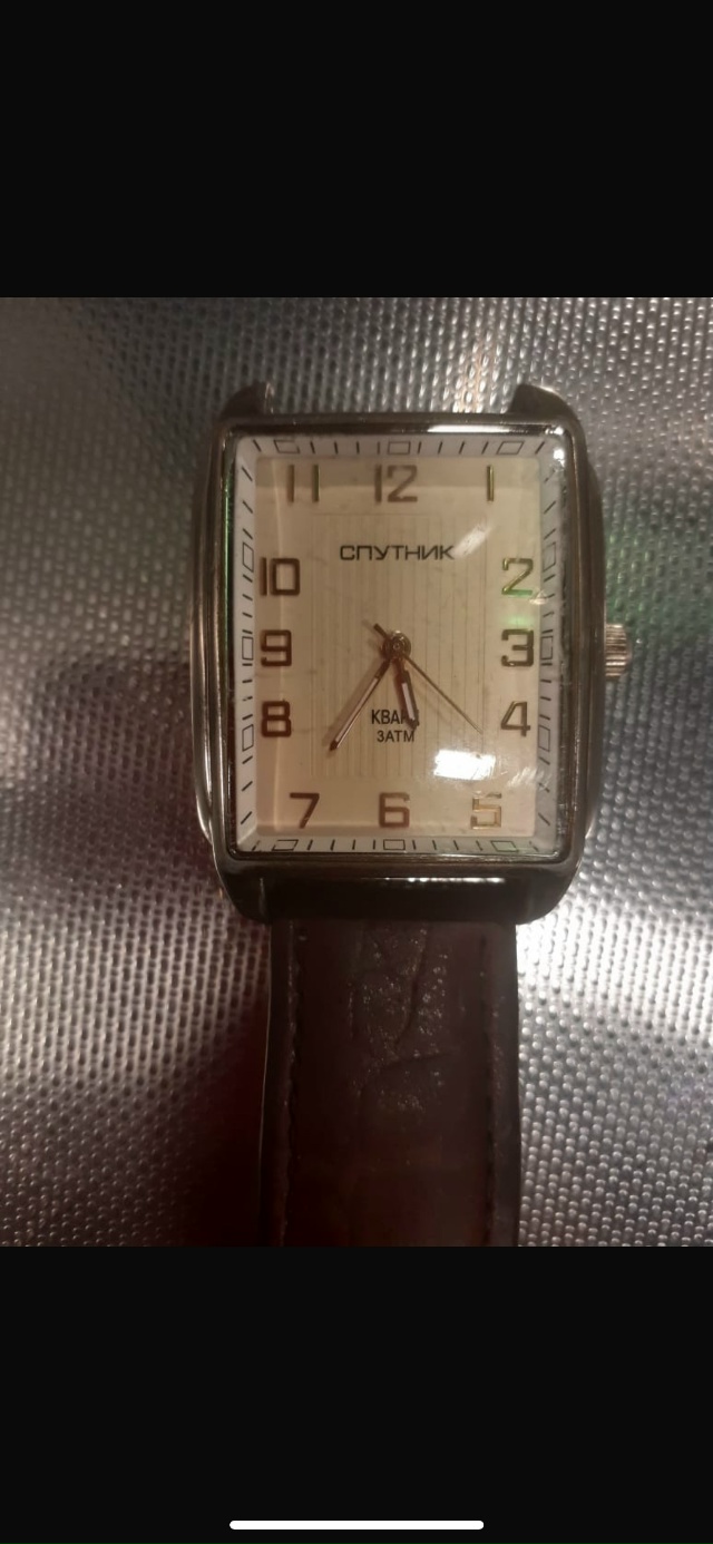 Найдены часы в пятерочке (площадь) обращаться на пост о...