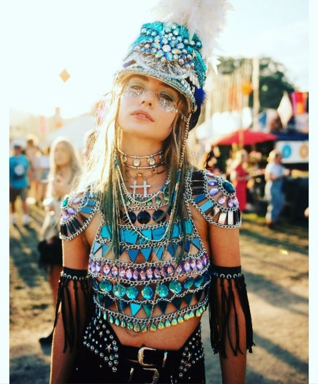 Фото с фестиваля Burning Man. Сотни арт-объектов, пыль, жара, ...