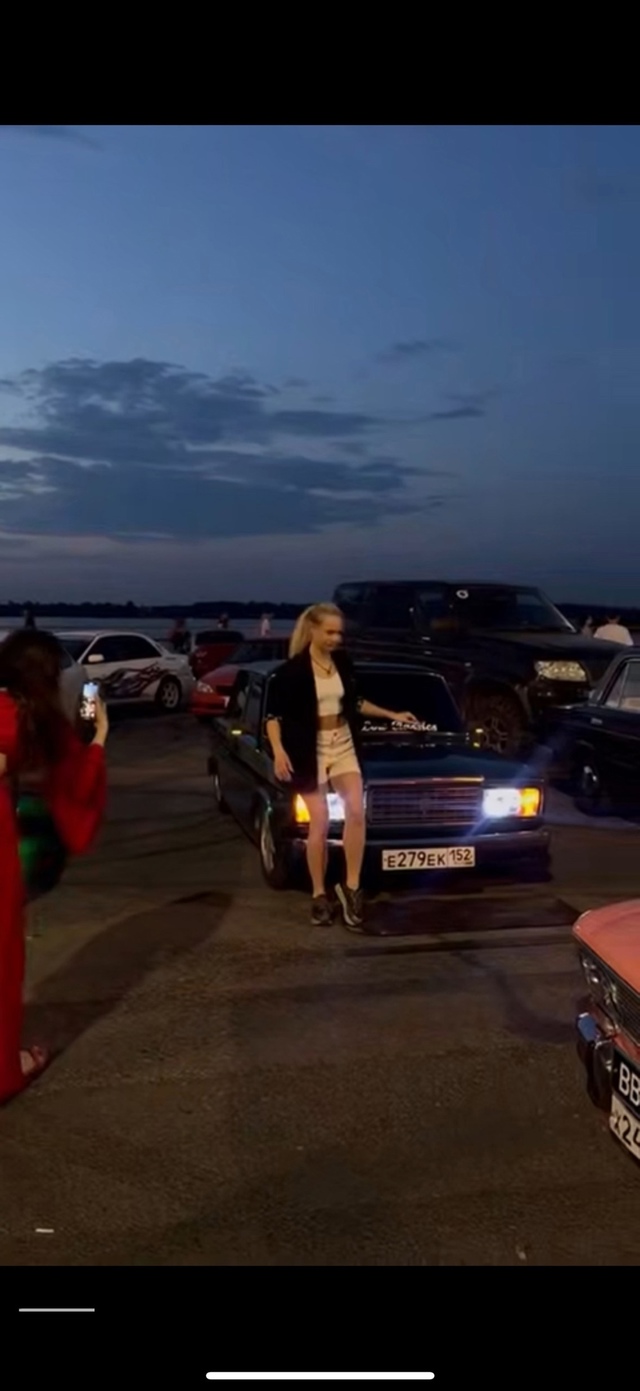 Как же её жестко подкинуло конечно...