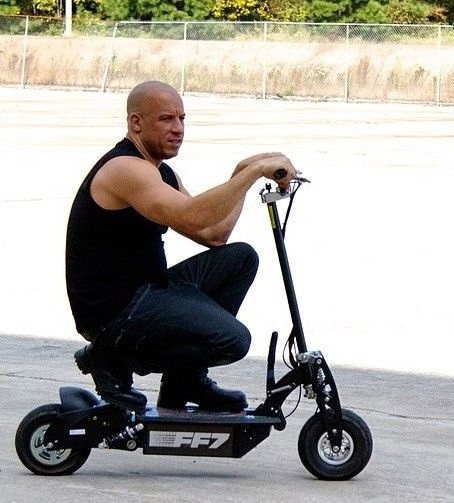 ? Предлагают обязать самокатчиков получать водитель?...